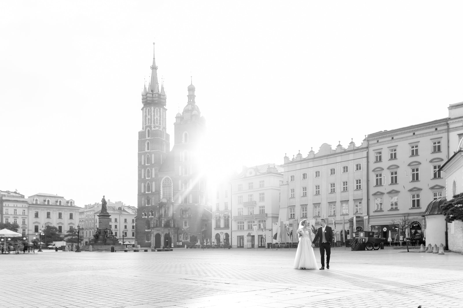 Sesja ślubna w Krakowie na zabytkowym rynku