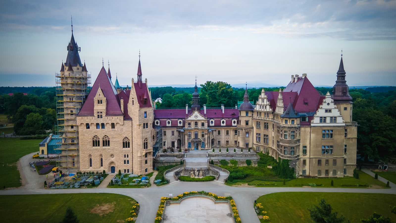 Zamek w Mosznie, miejsce na sesję ślubną na Śląsku